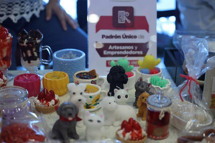 Empoderan a emprendedores y artesanos con credenciales y certificación en Cancún