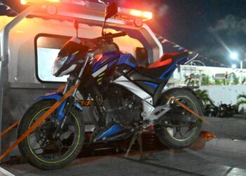 Le cae la voladora, detienen a joven con moto robada en Cancún