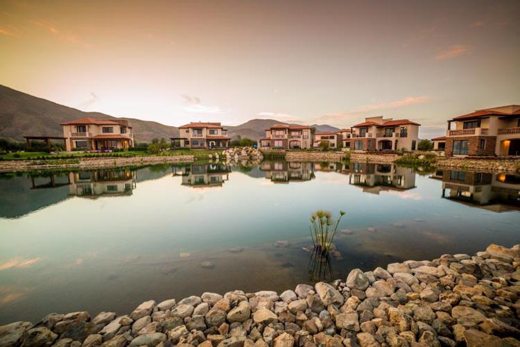 Palafitos Overwater Bungalows recibe distinguida insignia de Forbes Travel Guide