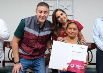 Entrega Mara títulos de propiedad en Chetumal