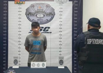 Detienen a hombre por golpear a su pareja mientras sostenía a su bebé