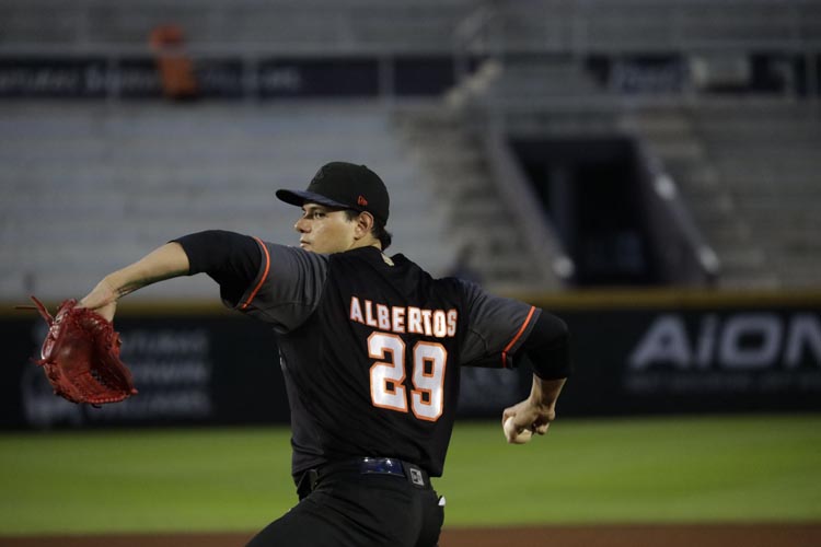 Toros se llevan el primero ante Tigres en un duelo de poderío
