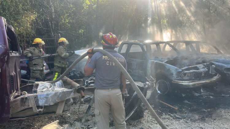 Controlan incendio en cenote Dos Ojos de Tulum; dos vehículos calcinados
