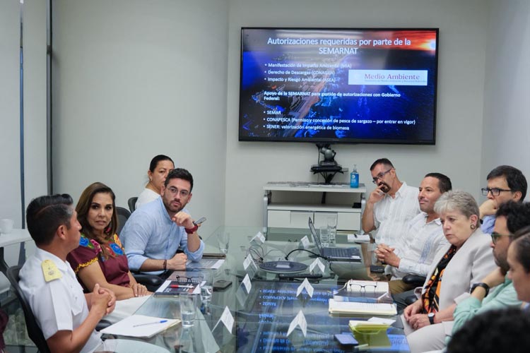 Mara Lezama y Alicia Bárcena recorren centro de monitoreo de sargazo en Cancún