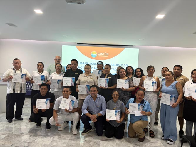 Hoteleros galardonan a cocineros y ama de llaves