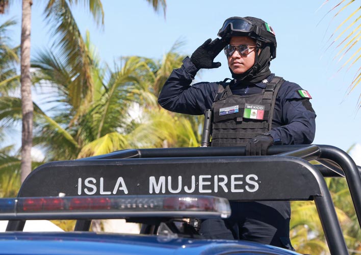 Banderazo al Operativo Vacacional de Verano 2025 en Isla Mujeres