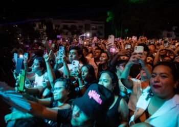 El Malilla enciende la Plaza 28 de Julio en la Feria del Carmen
