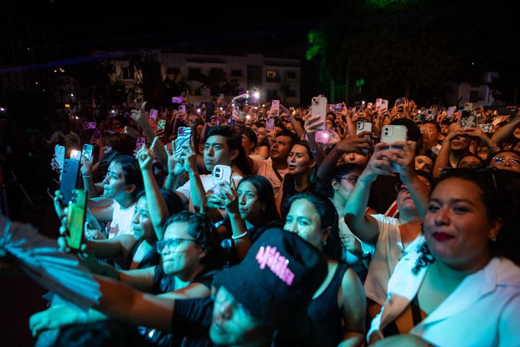 El Malilla enciende la Plaza 28 de Julio en la Feria del Carmen