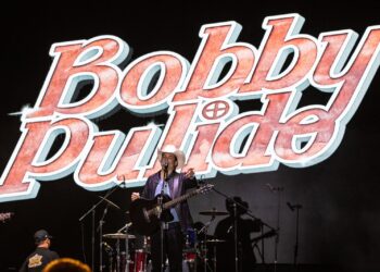 20 mil playenses vibran con la presentación de Bobby Pulido