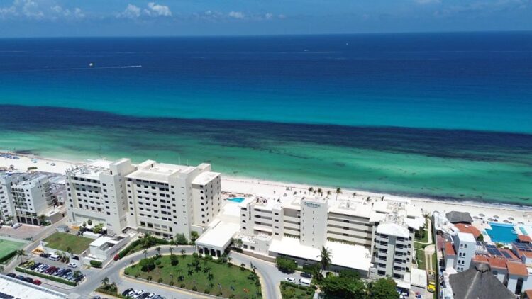 Cancún enfrenta el sargazo con alta ocupación y proyecciones de crecimiento