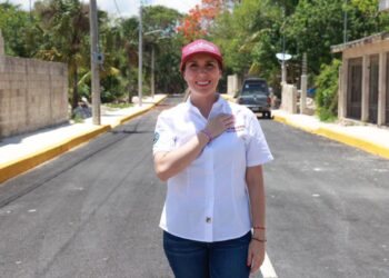 Atenea Gómez Ricalde supervisa avances en obras transformadoras en la colonia La Loma
