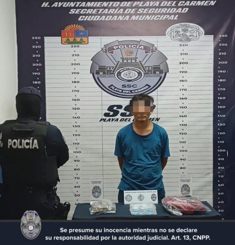 Detienen a joven originario de Campeche con bolsitas de presunta droga en Playa del Carmen