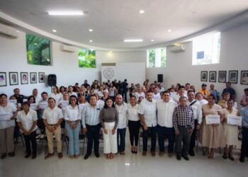 Apoyo a adultos para acabar su educación básica en Playa del Carmen