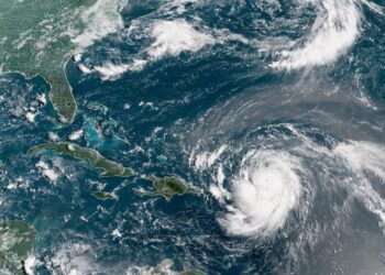 Huracán Erin se intensifica a categoría 5 sin amenaza directa para México
