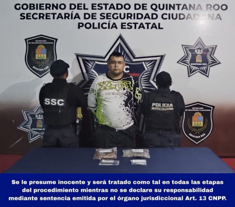 Adolfo revisaba sus drogas en plena calle; fue detenido