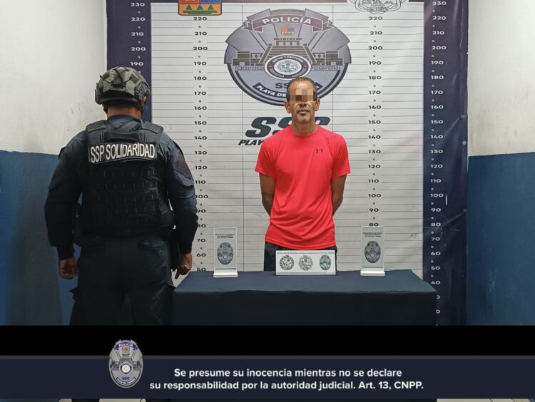 Detienen en Playa del Carmen a conductor con auto robado