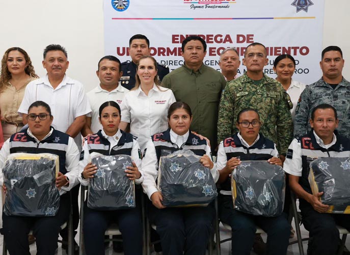 Refuerzan seguridad en Isla Mujeres con nuevos uniformes y armas