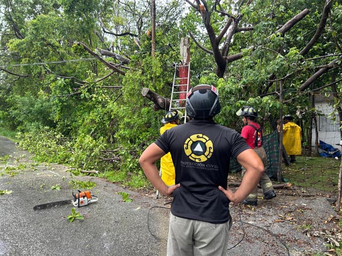 Protección Civil de Cancún responde a incidencias por lluvias