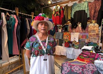 Artesanas mayas renuevan bordados con apoyo del Instituto Xcaret