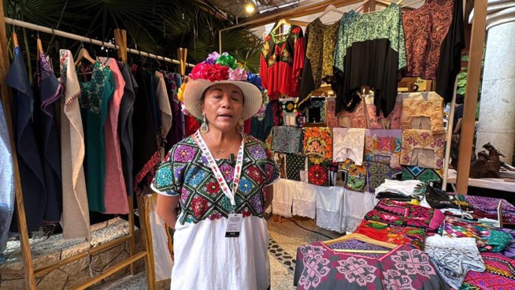 Artesanas mayas renuevan bordados con apoyo del Instituto Xcaret
