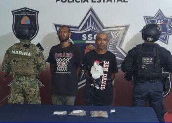 Cae en Cancún pareja con bolsitas de marihuana y cristal