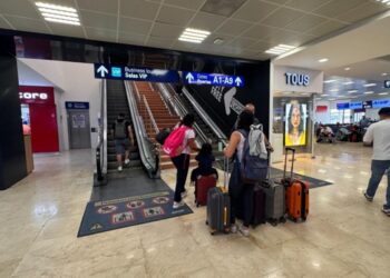 Amplia actividad aérea en Cancún este día
