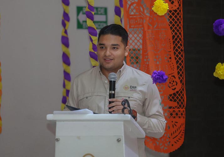 Tradición y unión familiar en el altar del CRIM del DIF Playa del Carmen