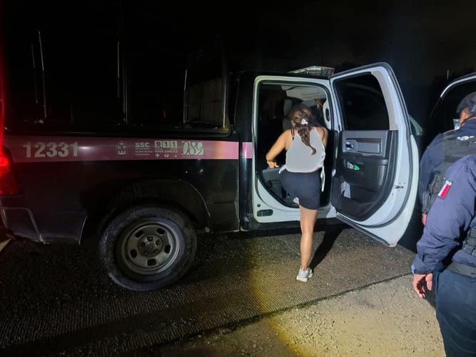 Policía auxilia a turistas varados en parque ecológico de Playa del Carmen