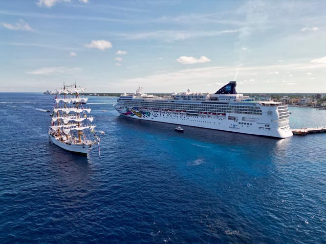 El Buque Escuela “Cuauhtémoc” arriba a Cozumel y conquista miradas