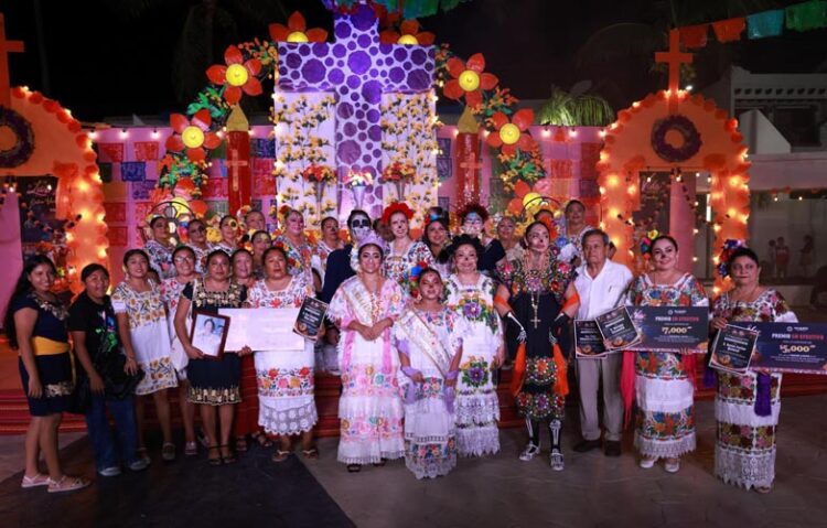 “Noche de Tradiciones” llena de color y orgullo a Isla Mujeres