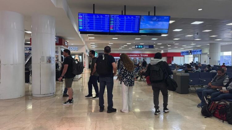 Más de 400 vuelos programados hoy en Cancún