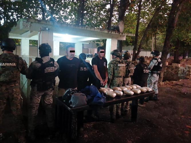 Dos detenidos en Yucatán con 21 kg de metanfetamina en autobús de pasajeros