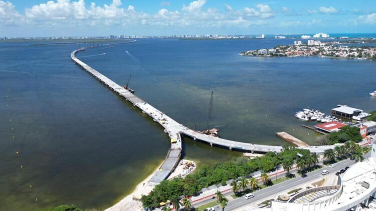 Puente de la Laguna Nichupté alcanza el 90.2% de avance