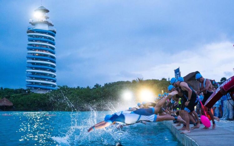 Rosa María Tapia domina el Triatlón Xel-Há en su 15ª edición