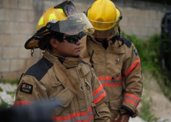 Instructores de EE.UU. fortalecen la preparación del cuerpo de bomberos en Cozumel