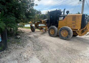 Atiende SEOP solicitudes ciudadanas e inicia trabajos de pavimentación en Carlos A. Madrazo