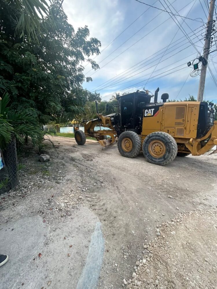 Atiende SEOP solicitudes ciudadanas e inicia trabajos de pavimentación en Carlos A. Madrazo