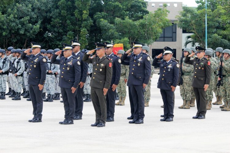 Obtienen ascensos 12 elementos de las fuerzas militares