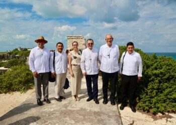 Isla Mujeres recibe al representante del Papa en un día de fe
