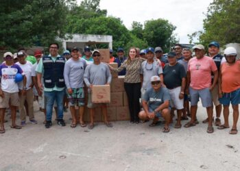 Atenea Gómez refuerza apoyos al sector pesquero en Isla Mujeres