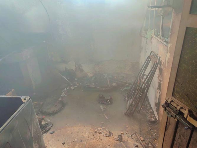 Incendio moviliza a bomberos en la SM 248 de Cancún