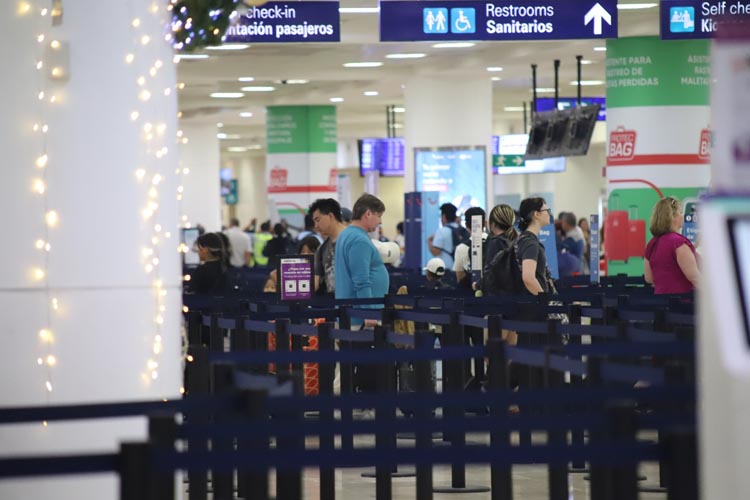 Cancún registra 597 operaciones aéreas este día