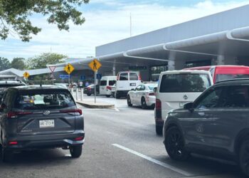 Aeropuerto de Cancún inicia la semana con intensa actividad