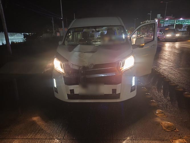 Lunes de accidentes en Cancún: autobús arrastra a motociclista y dos peatones pierden la vida