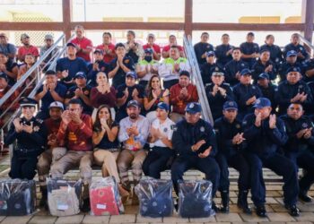 Entregan uniformes a servidores públicos en Felipe Carrillo Puerto