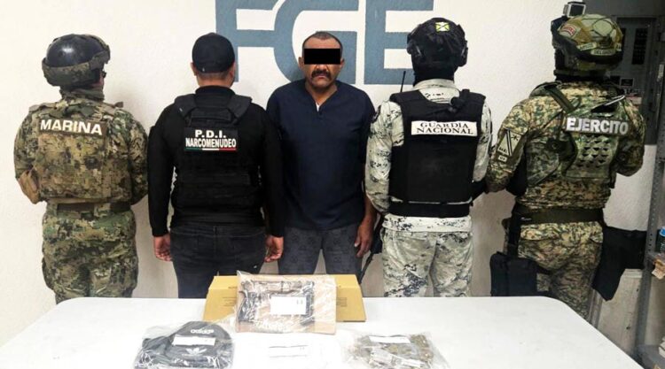Aseguran drogas y armas en cinco cateos en Playa del Carmen y Othón P. Blanco