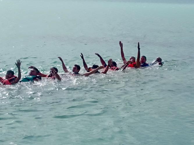 Capacitan a prestadores turísticos de Bacalar en seguridad náutica