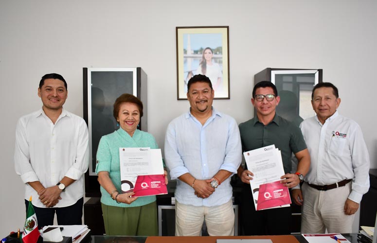 Entregan títulos de propiedad en Bacalar y Chetumal