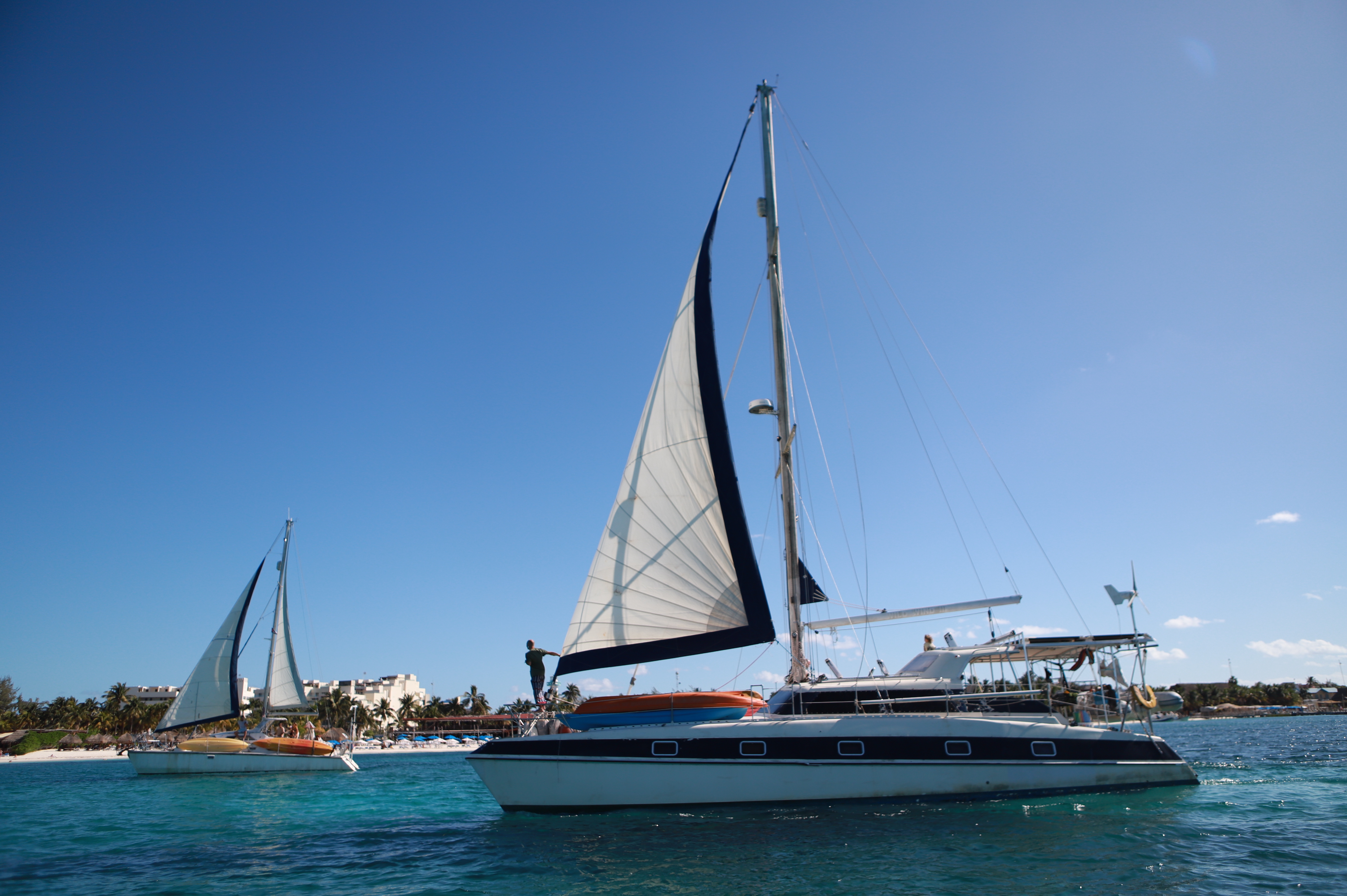 Zarpan desde Isla Mujeres veleros que forman parte del convoy humanitario hacia Cuba