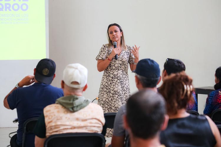 Capacitan a entrenadores para proteger a la niñez en espacios deportivos de Playa del Carmen